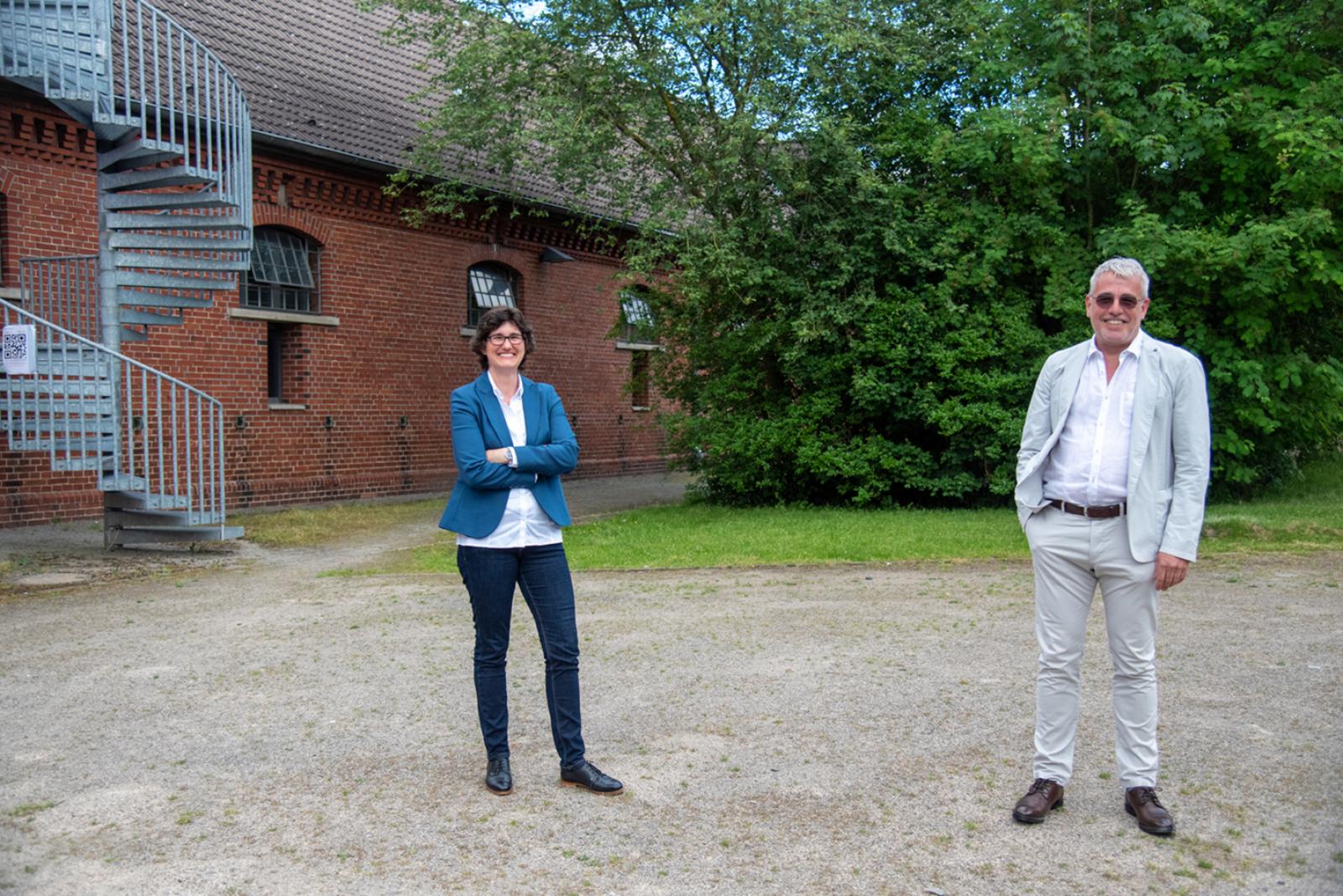 Dr. Heidi Kuckeland und Prof. Dr. Thilo Harth im Freien